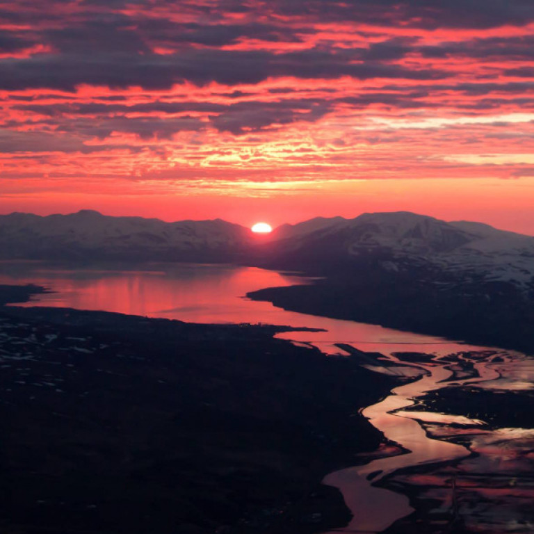 964152_10151414156801879_550919877_o